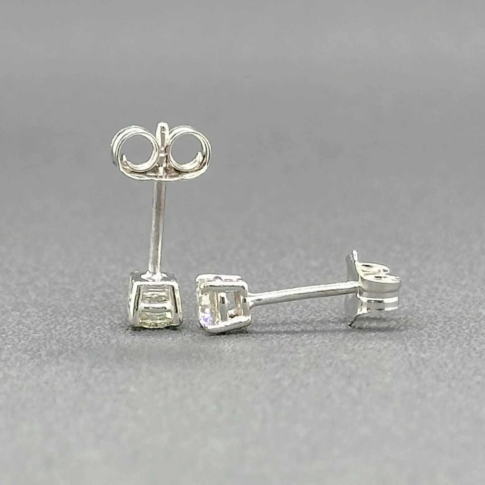 Estate 14K W Gold 0.24ctw J-I/SI1-2 Diamond Stud Earrings
