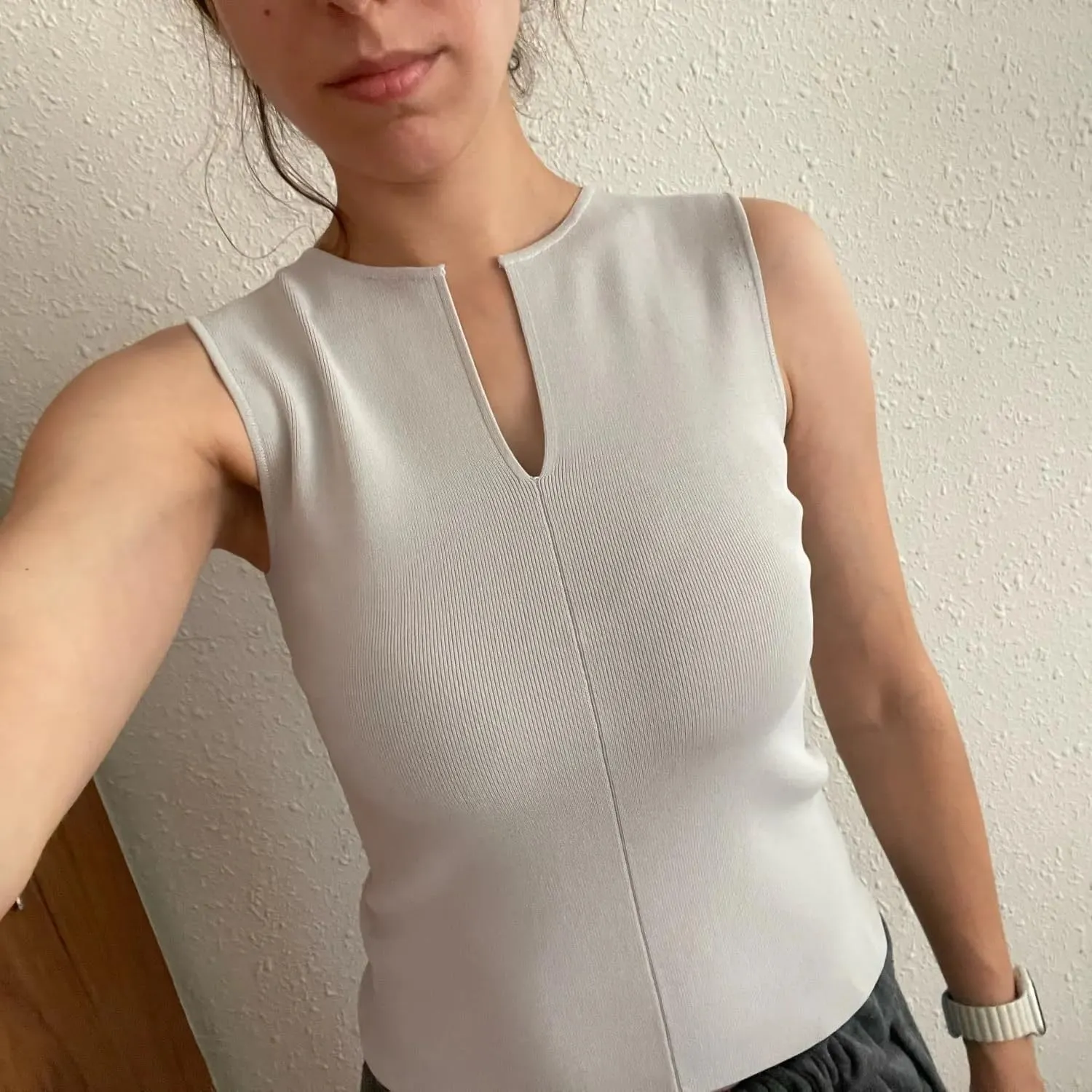 Women Summer Sleeveless Sweater Vest Minimalist V-Slit Neck Slim Fit Pullover Tank